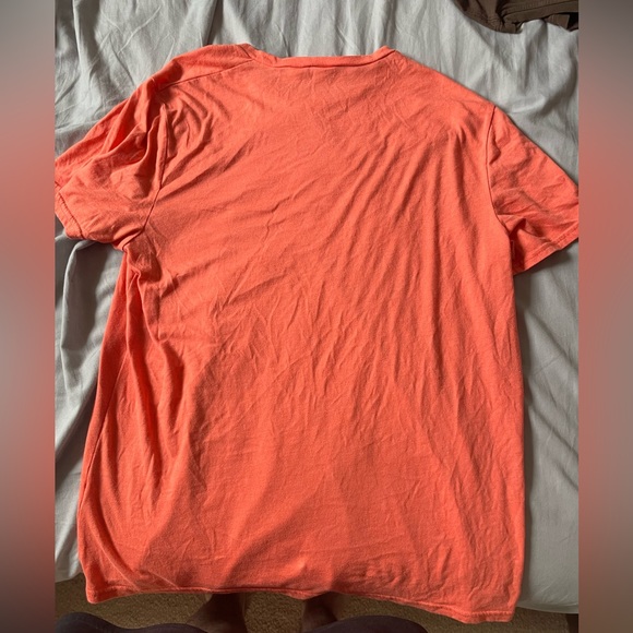 Hollister peach tee size XL - Picture 2 of 3
